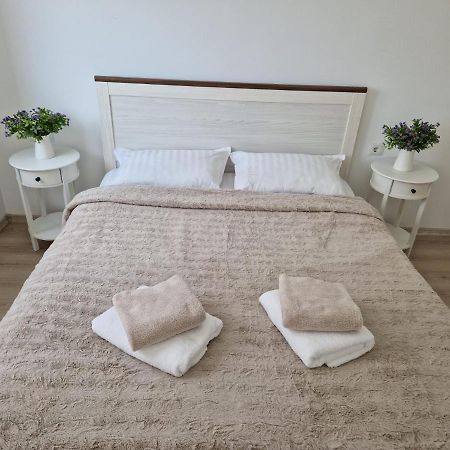 San Casa Apartment Себеш Экстерьер фото