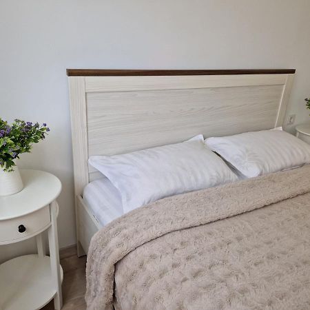 San Casa Apartment Себеш Экстерьер фото