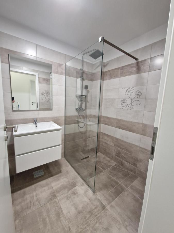 San Casa Apartment Себеш Экстерьер фото